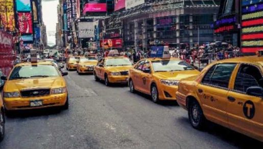 busy city street full of taxis